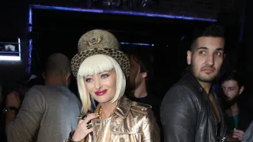 Singura ei treaba e sa fie artist! Delia si-a angajat mama si sotul sa se ocupe de evenimentele ei! Vezi ce sarcini au primit