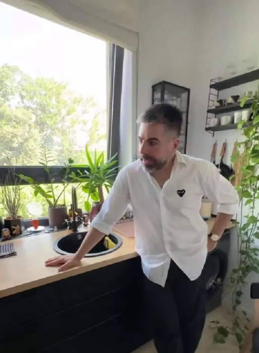 Cum arată apartamentul lui Maurice Munteanu din București. Locuința l-a costat peste 115.000 de euro