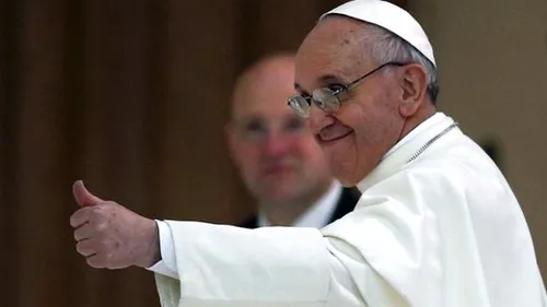Enoriasii nu au mai vazut vreodata asa ceva! Gest SUPERB facut de Papa Francisc in public. S-a pus in genunchi si...