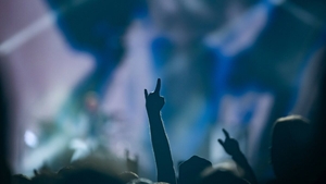 ANPC, luat cu asalt după ce s-au pus în vânzare biletele pentru concertul Metalica din București! Peste 100 de reclamații
