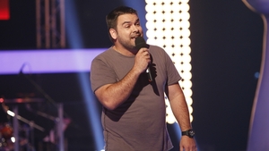 Esecul nu l-a demoralizat. "Milionarul de la "Vocea Romaniei" isi lanseaza primul album. Vezi ce piesa va contine