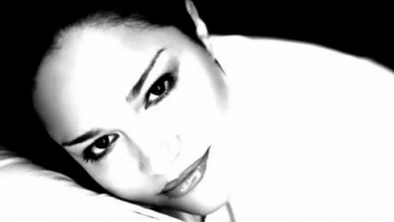 Un cunoscut artist, distrus ca nu poate sa aprinda o lumanare la mormantul iubitei lui! Afla aici motivul!