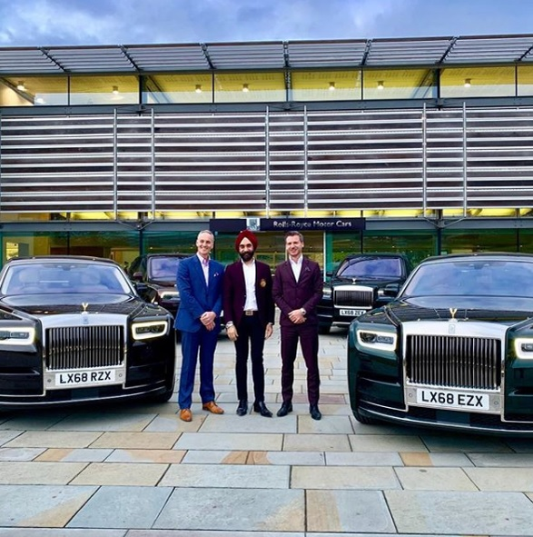 Un miliardar și-a cumpărat 6 Rolls-Royce-uri doar pentru a le asorta cu turbanele sale