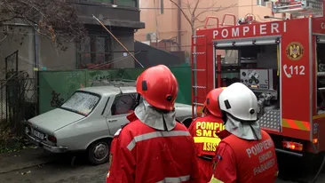 Autoritatile, chemate de urgenta! O casa din Bucuresti a luat foc in prag de Craciun