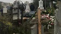 FOTO Hoţii au dat atacul în cimitirul Sineasca din Craiova. Au profanat un mormânt şi au furat bijuteriile unei răposate. Cu ce podoabe de aur fusese înmormântată femeia