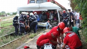 Accident cumplit în Buzău: patru morți și mulți răniți! Un tren a intrat într-un microbuz