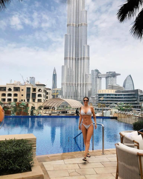 Cum s-a pozat Anamaria Prodan, în Dubai, la piscină. A postat imaginea pe Internet în urmă cu puţin timp