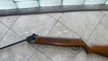 S-a saturat de viata! Un barbat s-a impuscat in ureche cu o arma de vanatoare!