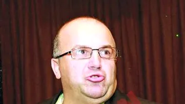 Le-a pus silicoane colaboratoarelor lui