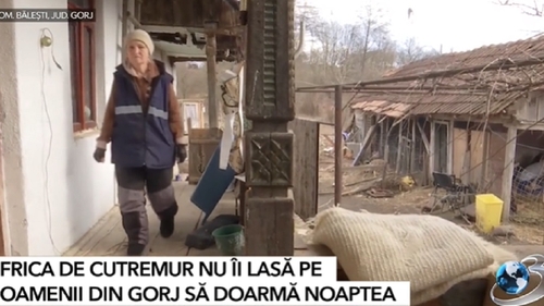 O familie din Gorj s-a mutat în cotețul găinilor, de teama unui nou cutremur