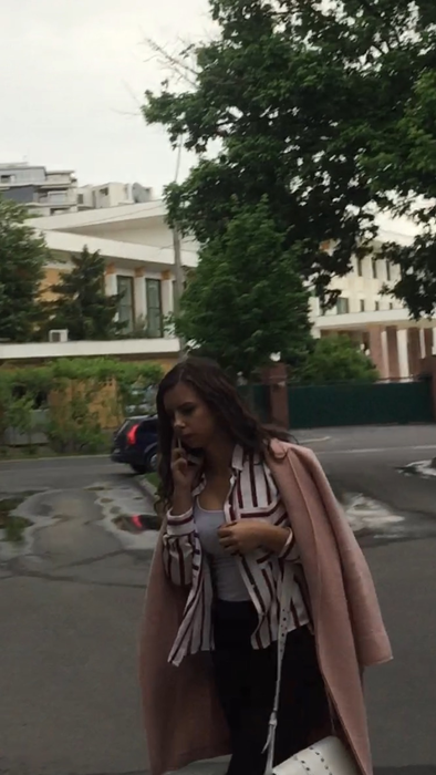 Maria Mareș a discutat continuu la telefon