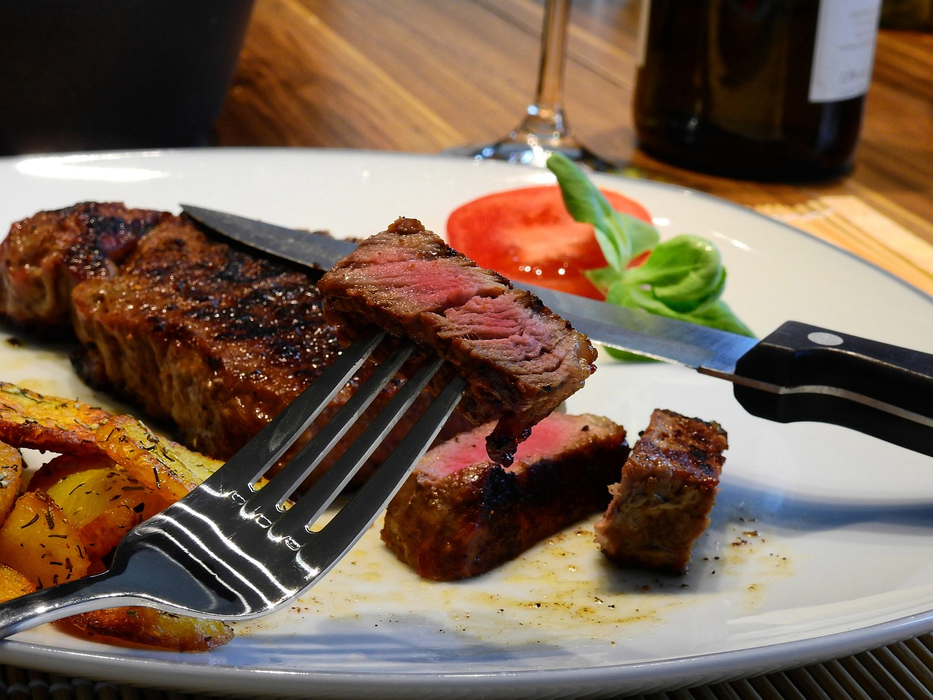 Cum servim friptura de porc marinată (Sursă: Pixabay)
