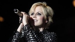Solista trupei The Cranberries a fost arestata dupa ce a atacat o insotitoare de bord, in timpul unei calatorii
