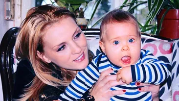 O blonda cunoscuta de la noi s-a TATUAT pentru prima data! Ce desen a ales pentru zona intima