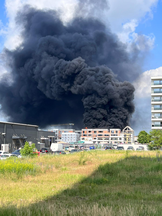 Incendiu puternic în Pipera! Un șantier a luat foc | FOTO + VIDEO