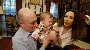 Ele au dezlănţuit-o pe nevasta lui Codrin Ştefănescu! Sexy-secretarele de la PSD şi-au făcut şedinţă foto în curtea sediului central al PSD
