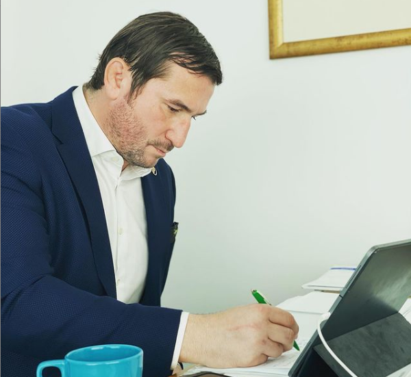Alin Petrache a avut un conflict verbal cu socrul său, Bujor Sion