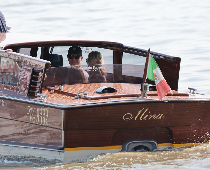 Jared Kushner și soția Ivanka Trump cu copiii ajung la hotel înainte de nunta lui Jeff Bezos și Lauren Sanchez pe 25 iunie 2025 în Veneția, Italia. Foto: Profimedia