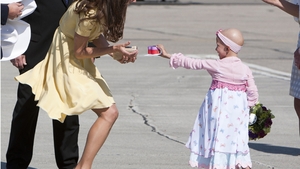 Kate Middleton, noua Printesa Inimilor? Uite cat de afectuoasa este cu o fetita bolnava de cancer