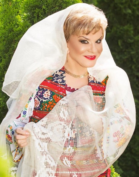 Anamaria Prodan:”Costumele populare ale Ionelei Prodan nu se vând și nici nu se dau”