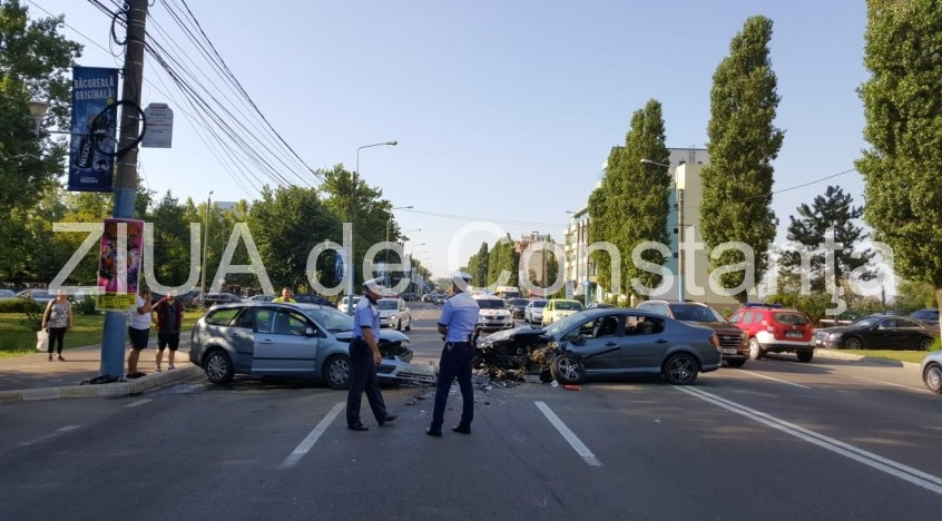 Două accidente violente în Constanța! Mașinile s-au făcut praf în urma impactului din Mamaia