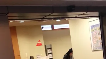 Obrazul subtire cu cheltuiala se tine! Rocsana Marcu scoate un teanc cu bani de la bancomat si ii sparge pe farduri!