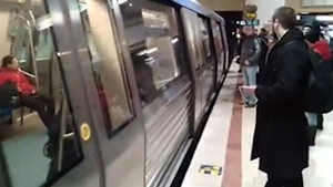 Pasagerii au rămas consternaţi: ce s-a întâmplat când metroul a oprit în Piaţa Victoriei