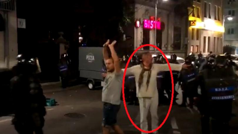 Surpriză: Cine este bărbatul în alb care a coordonat intervenția jandarmilor din Piața Victoriei
