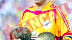 Hagi, pe gazon alaturi de "greii" fotbalului mondial