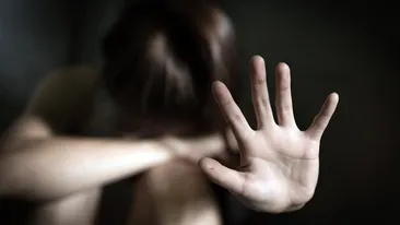 Caz incredibil la Iași. Un bătrân de 66 de ani a violat ani la rând o copilă de 15 ani. Totul a ieșit la iveală când bărbatul a dus-o la medic crezând că este însărcinată