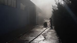 Incendiu violent la un depozit de materiale chimice în Dâmbovița. 10 autospeciale au fost mobilizate la față locului