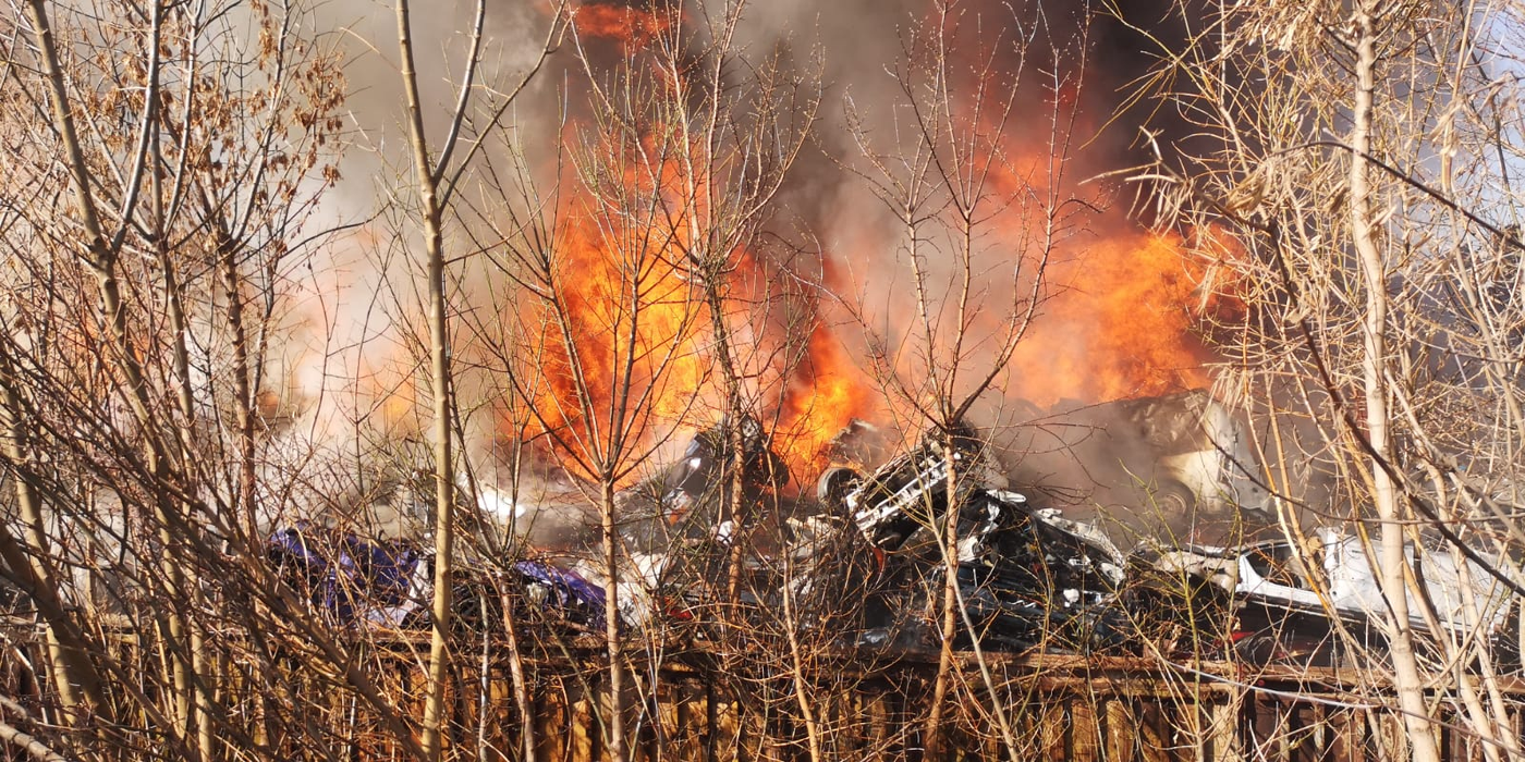 Incendiu puternic la un depozit de mașini din Voluntari! Autoritățile intervin de urgență