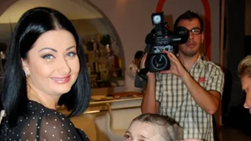 Corina Alexandru a facut-o sa planga pe Gabriela Cristea in direct la Kanal D! A donat 1.000 de euro pentru Andreea Popescu