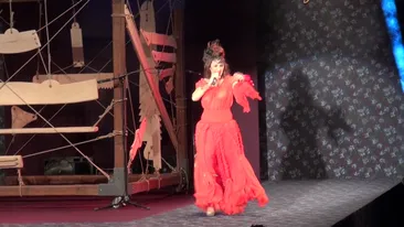 Mai ceva ca Loredana! Artista Rona Hartner schimba tinutele la fiecare melodie!