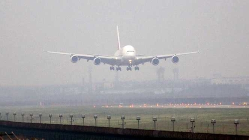 Aterizare de urgență pe Aeroportul Otopeni! De ce este suspectat un român de la bord