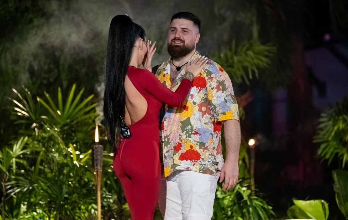 Ian, prima reacție după ce i-a văzut poza Mirei pe site-uri pentru adulți. Noii concurenți de la Insula Iubirii, în centrul unui scandal
