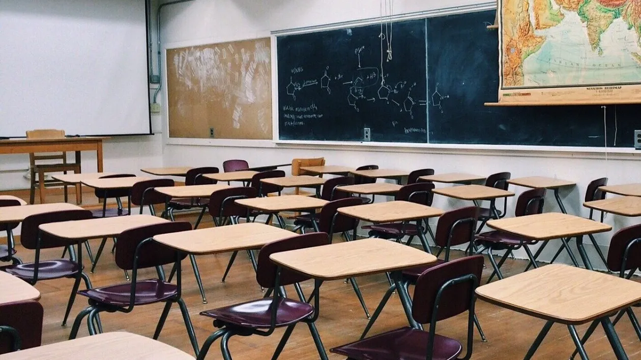 Se întâmplă din 5 septembrie 2022. Unde ar putea deveni obligatorie uniforma pentru elevi?