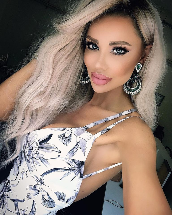 După ce s-a întors din Italia, Bianca Drăgușanu a fost surprinsă în compania altui bărbat