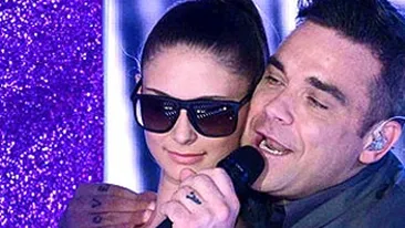Desi e casatorit, Robbie Williams imbratiseaza femei goale! Afla de ce artistul face asemenea gesturi!