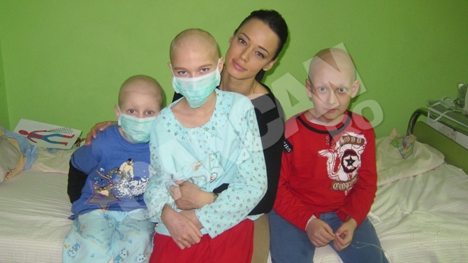 Andreea Raicu sprijina copiii diagnosticati cu leucemie