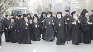 VIDEO / Demonstraţie a naţionaliştilor greci la Salonic! Până şi preoţii au ieşit în stradă în număr mare