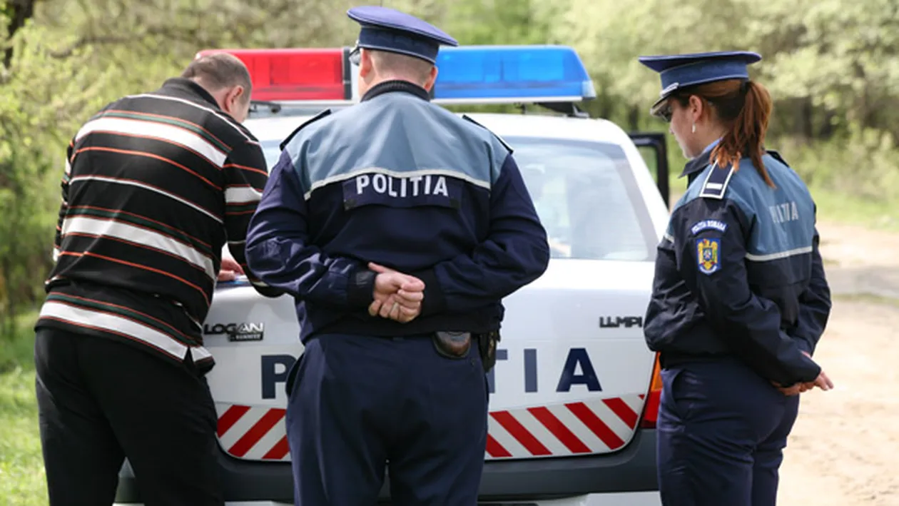 Poliţist lovit cu un telefon în cap, în trafic, la Craiova