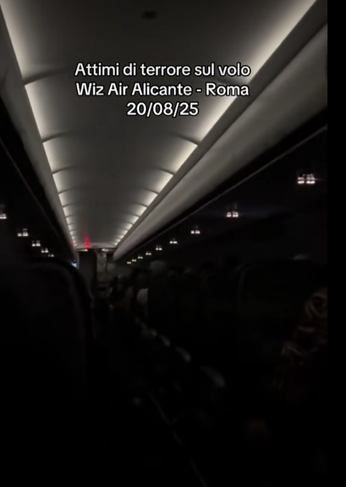 Panică la bordul unui avion Wizz Air/ Sursa foto: TikTok