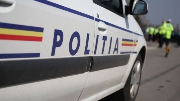 Țara arde și polițiștii... dorm! Un agent local a fost filmat în timp ce-și făcea somnul de voie în mașina de serviciu