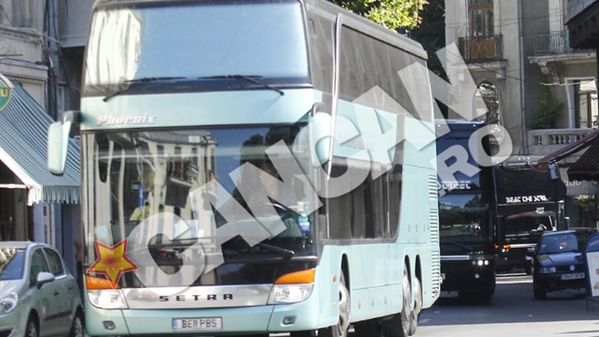 Adevaratul motiv pentru care Lady Gaga a dormit in fata hotelului! Ce se ascunde de fapt in autobuzul vedetei!