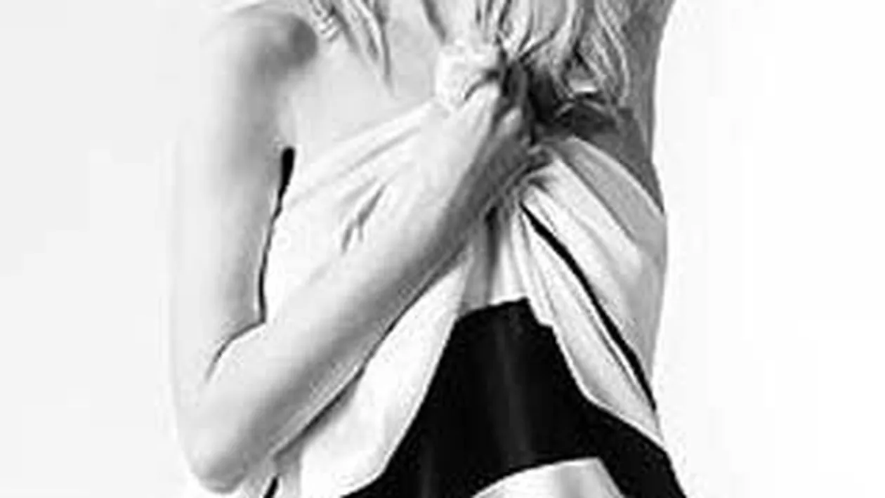 Kylie Minogue se dezbraca in lupta pentru cancerul la san!