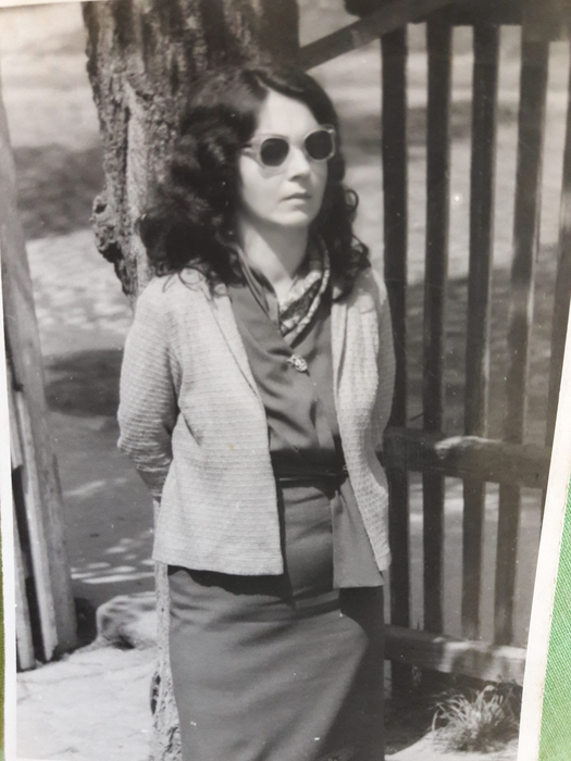 Ioana Popescu a lansat romanul „Fata cu ochii de chihlimbar”, o frescă socială despre viața rurală dar și a capitalei în perioada interbelică și postbelică din România