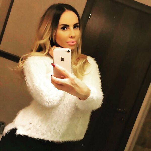 Flore Salalidis îi dă în judecată pe polițiștii care au filmat-o goală