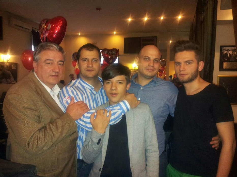 Florin Huidu, alături de fiii săi celebri. Foto: Facebook