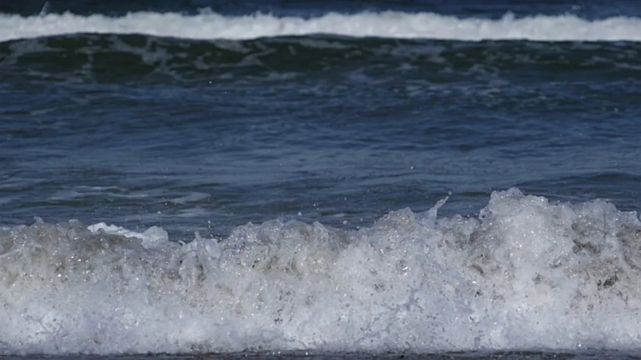 Alertă pe litoralul românesc! O bacterie periculoasă, depistată în apa din două stațiuni de la Marea Neagră: „Copiii trebuie supravegheați”